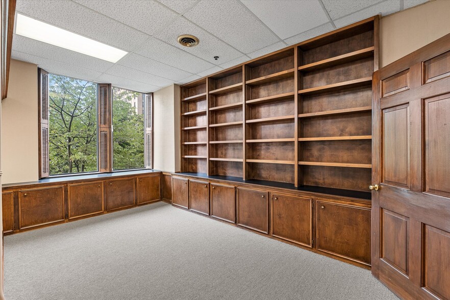 More Photos Of 610 Marshall St, Shreveport Office For Sale