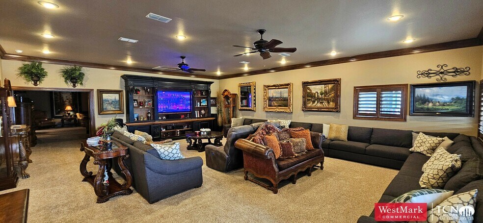 More Photos Of 824 Avenue B, Abernathy Service Station For Sale