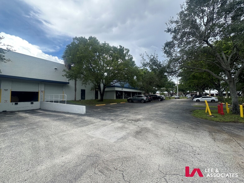 More Photos Of 1721 Blount Rd, Pompano Beach Warehouse For Lease