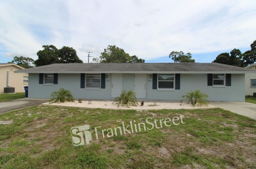 More Photos Of 308-630 Briarwood Rd, Venice Specialty For Sale