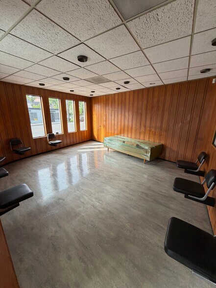 More Photos Of 3565 NE Sandy Blvd, Portland Storefront Retail Residential For Lease