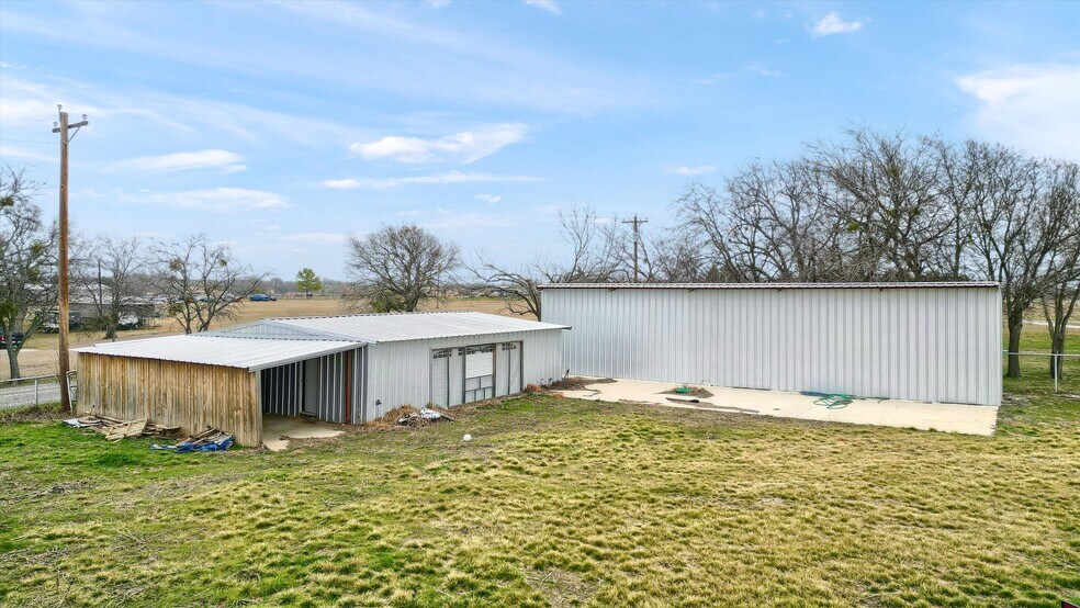 More Photos Of FM 902 and Cobler Road, Collinsville Light Distribution For Lease