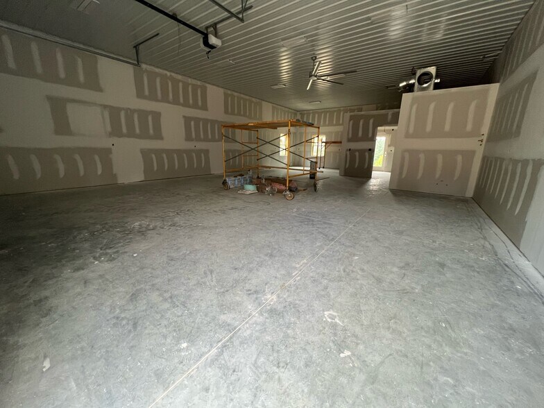 More Photos Of 3139 N Westbury Village Dr, Bloomington Light Distribution For Lease