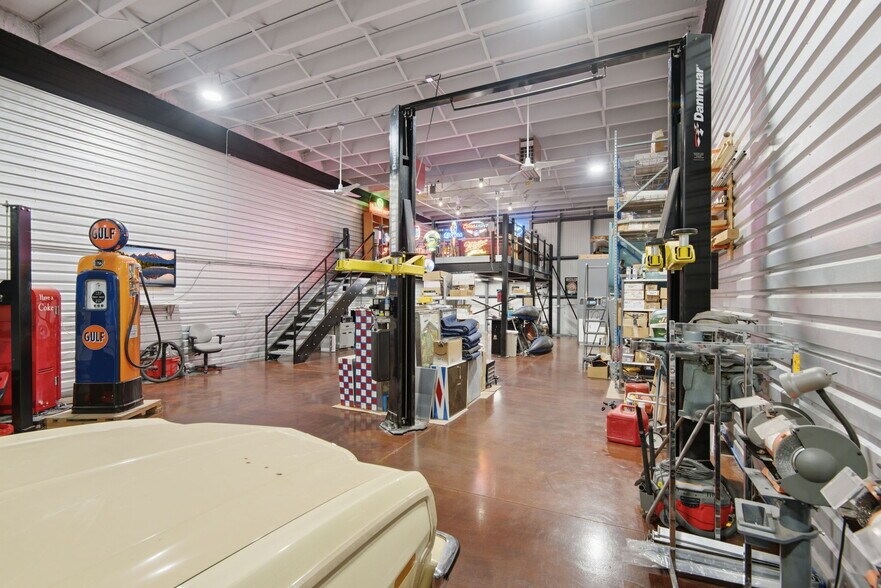 More Photos Of 9337 Commerce Center St, Highlands Ranch Showroom For Sale