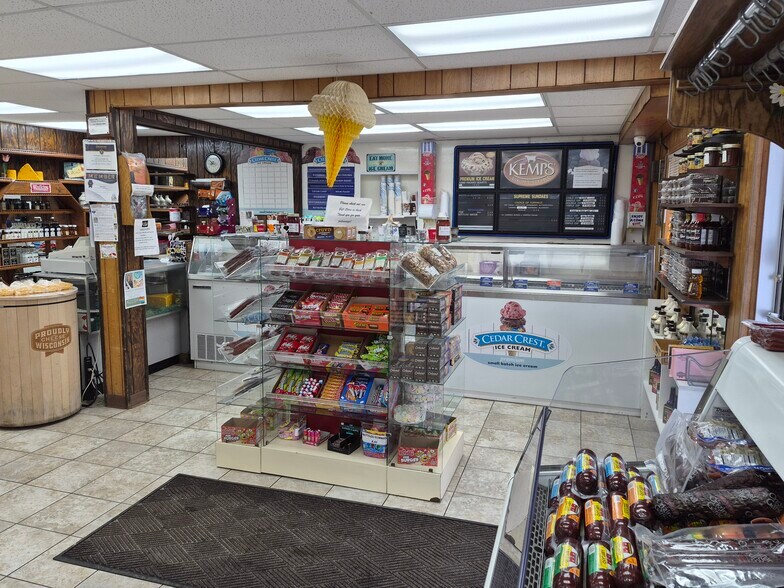 More Photos Of 118 N 4th St, Abbotsford General Retail For Sale