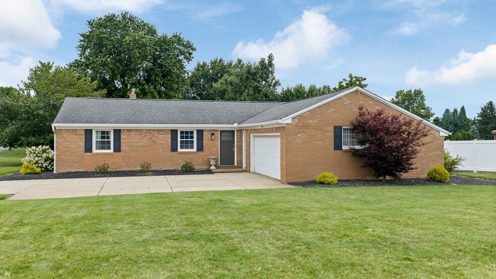 More Photos Of 6336 Middlebranch Ave NE, Canton Bank For Sale