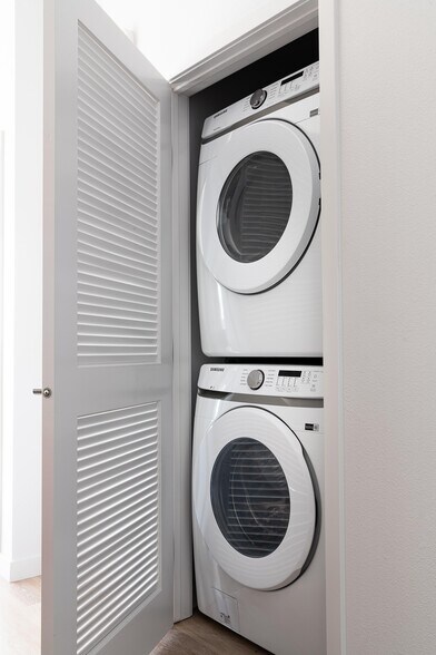 More Photos Of 5935 W Pico Blvd, Los Angeles Apartments For Lease