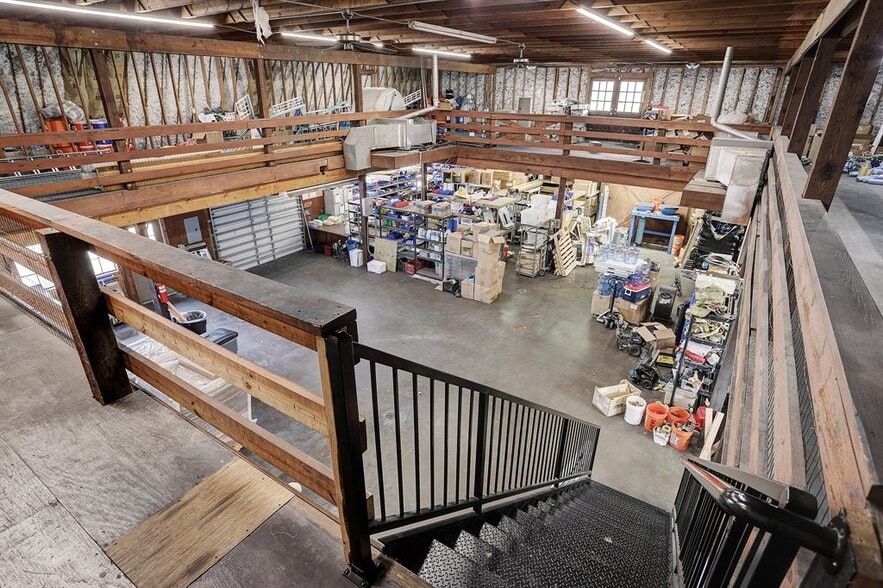 More Photos Of 2015 Woody Rd, Pearland Manufacturing For Sale