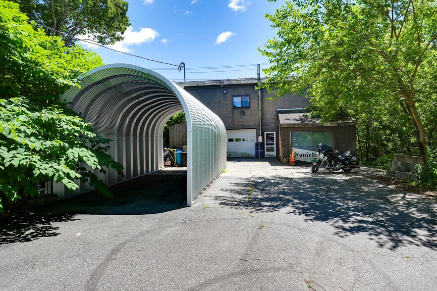 More Photos Of 89 Main St, Northborough Freestanding For Sale