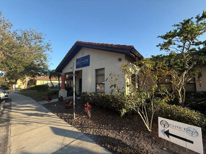 More Photos Of 421 Commercial Ct, Venice Loft Creative Space For Lease