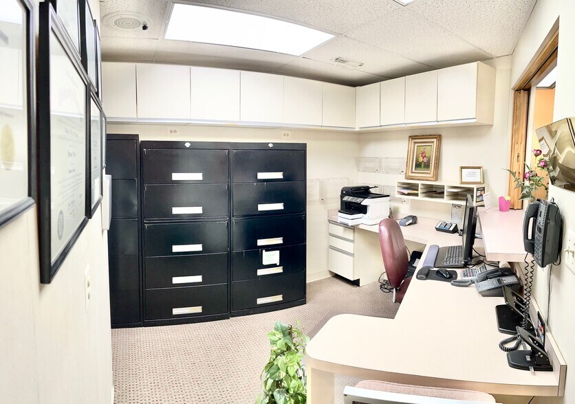 More Photos Of 15720-15754 Crabbs Branch Way, Rockville Showroom For Lease