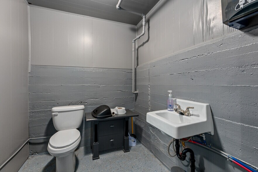 More Photos Of 206 W Spruce St, Gillespie Religious Facility For Sale