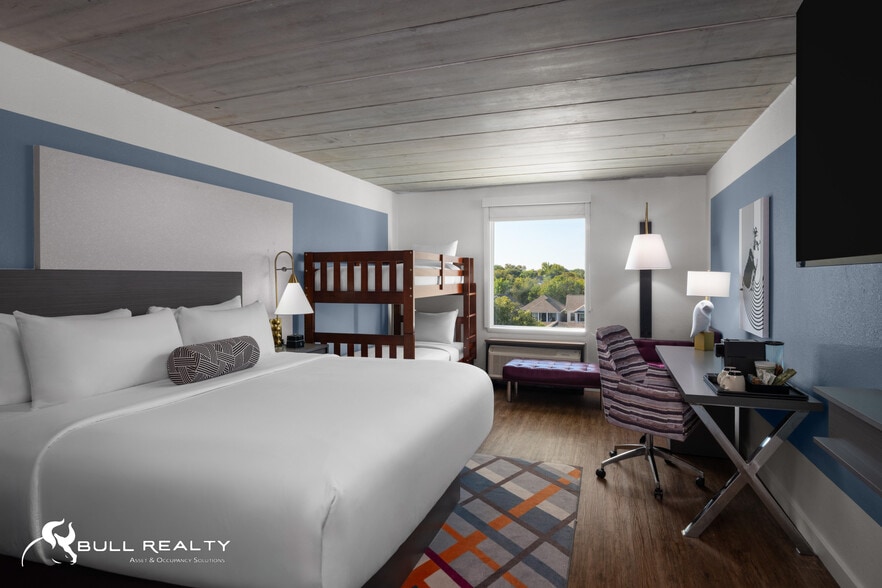 More Photos Of 1508 Texas Ave S, College Station Hotel For Sale