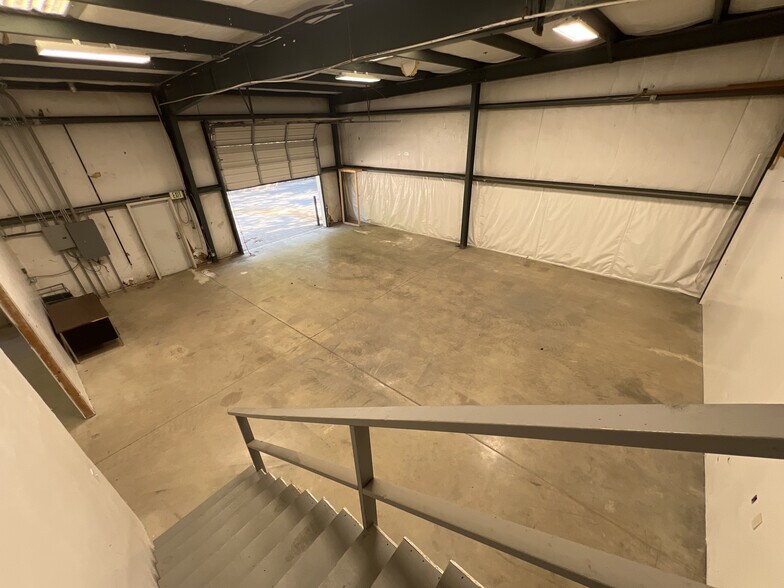 More Photos Of 524 Mineral Ter, Birmingham Light Manufacturing For Lease