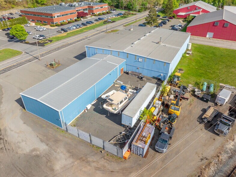 More Photos Of 27 Tozer Rd, Beverly Warehouse For Lease