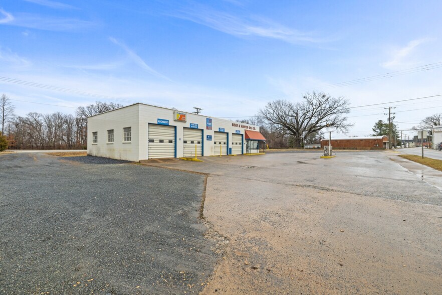 More Photos Of 16855 Oak St, Dillwyn Service For Sale