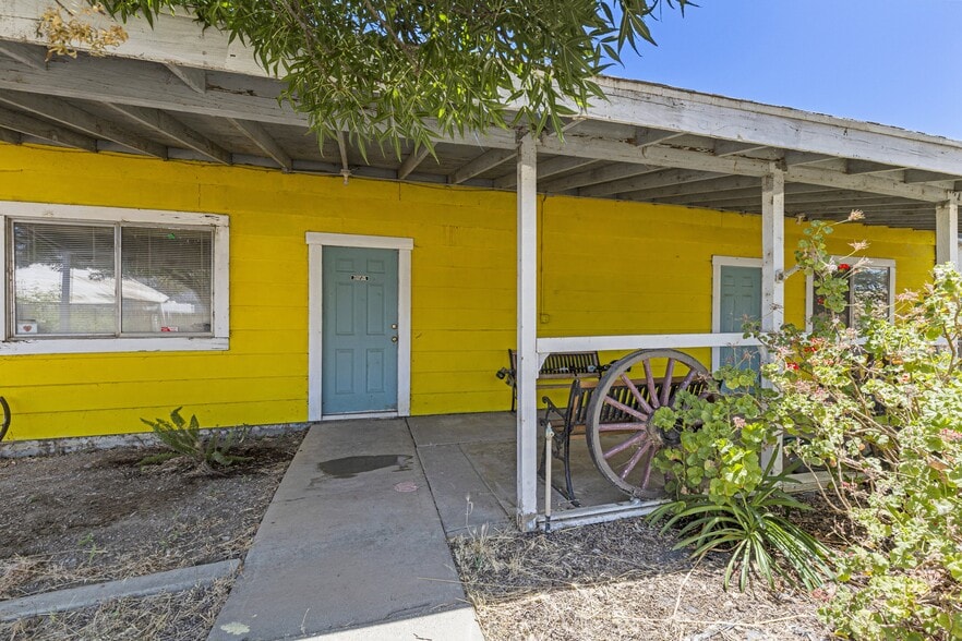 More Photos Of 245 N 7th St, Williams Light Distribution For Sale