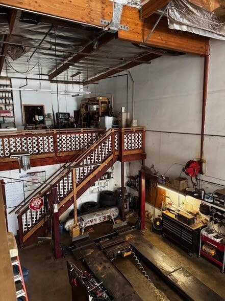 More Photos Of 300 Ohukai Rd, Kihei Light Manufacturing For Sale