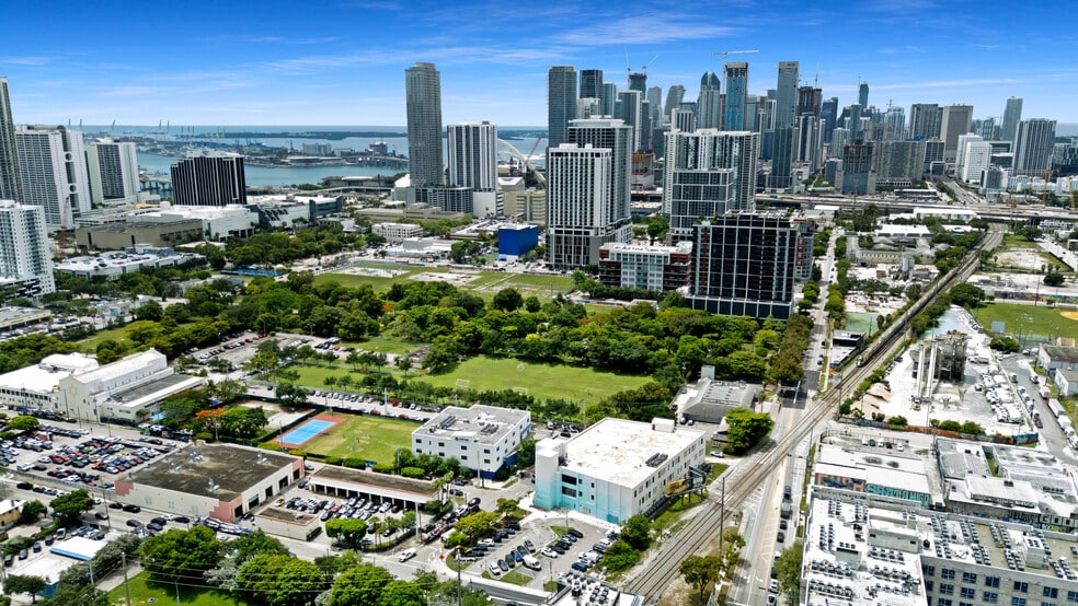 More Photos Of 1900 NE Miami Ct, Miami Office For Lease