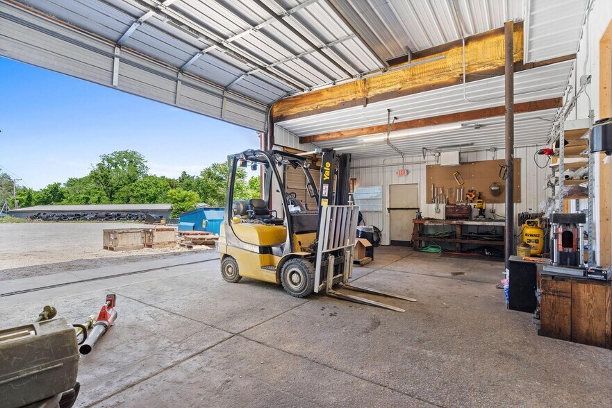 More Photos Of 431 1st St, Hollister Flex For Sale