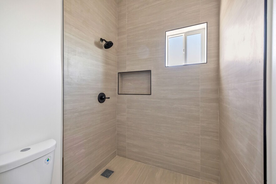 More Photos Of 10905 Dalerose Ave, Inglewood Multifamily For Sale