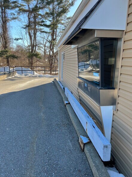 More Photos Of 148 Great Rd, Stow Bank For Lease