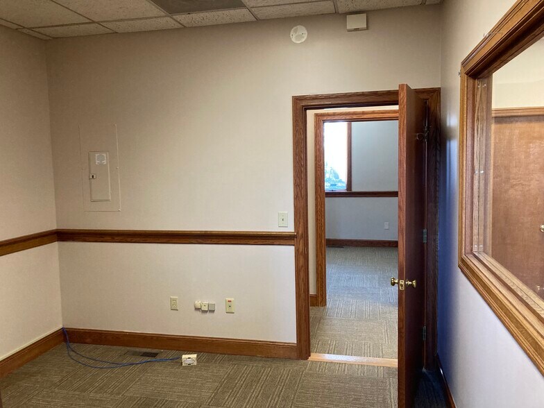 More Photos Of 200 Littleton Rd, Westford Office For Sale