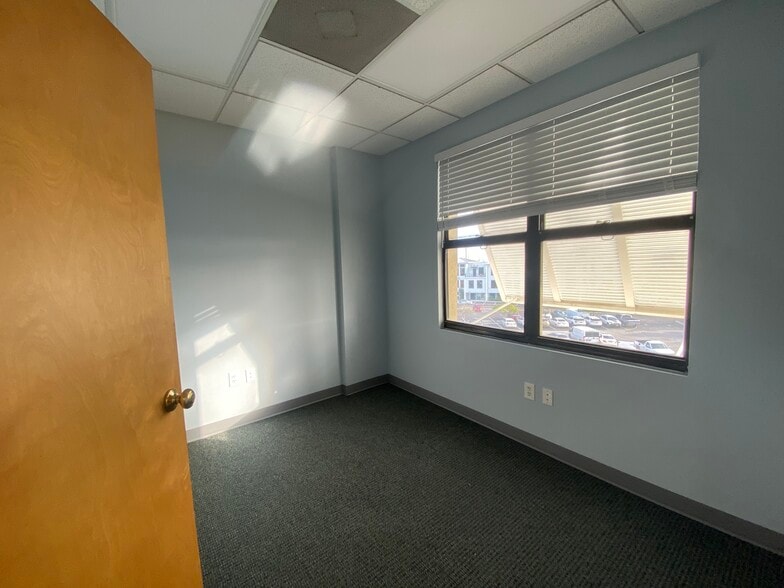 More Photos Of 1010 Kennedy Dr, Key West Medical For Sale