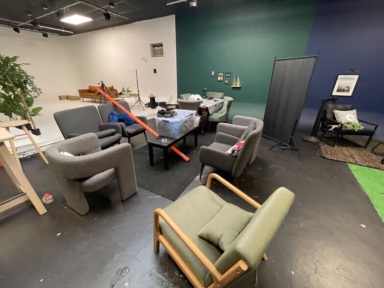 More Photos Of 3117 12th St, Astoria Storefront Retail Residential For Lease