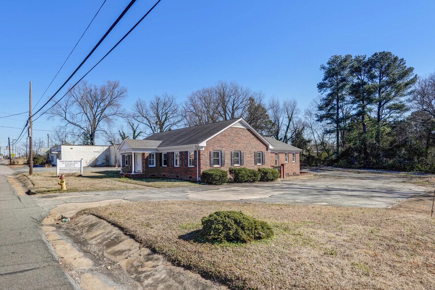 More Photos Of 601 W Harrison St, Reidsville Medical For Sale