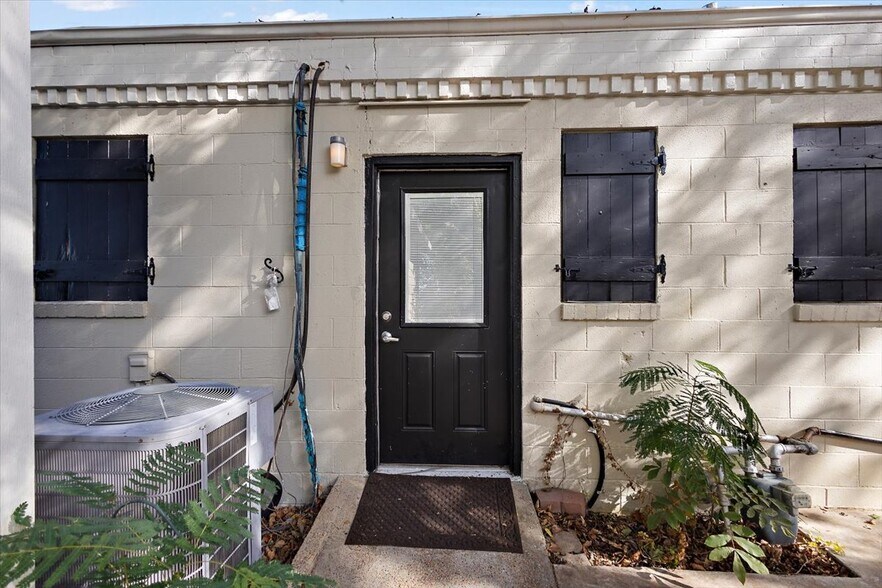 More Photos Of 908 Cherry St, Vicksburg Office For Sale