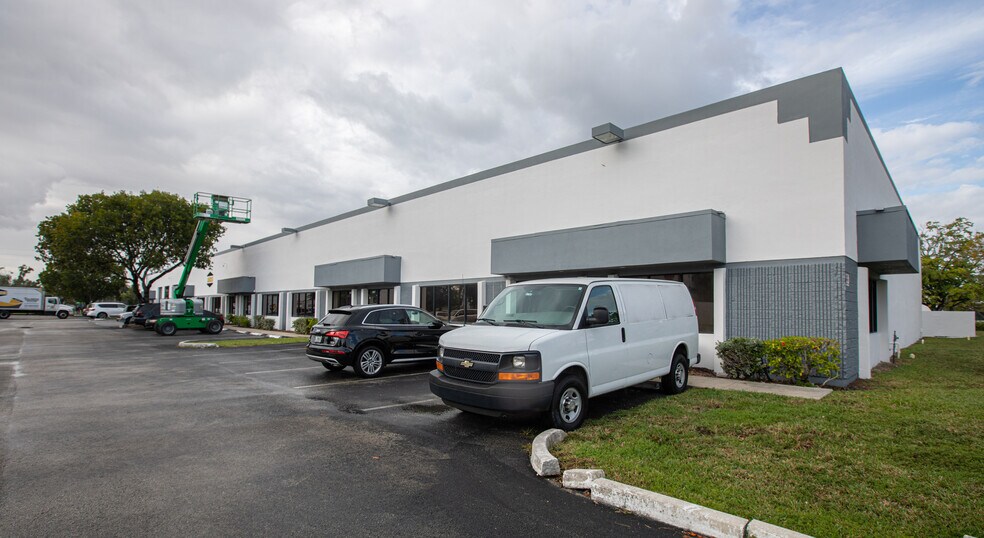 More Photos Of 3555-3569 NW 53rd Ct, Fort Lauderdale Unknown For Lease