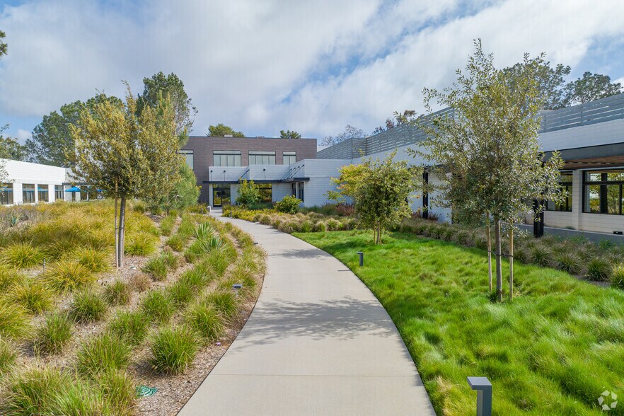 More Photos Of 11011 N Torrey Pines Rd, La Jolla Research And Development For Lease