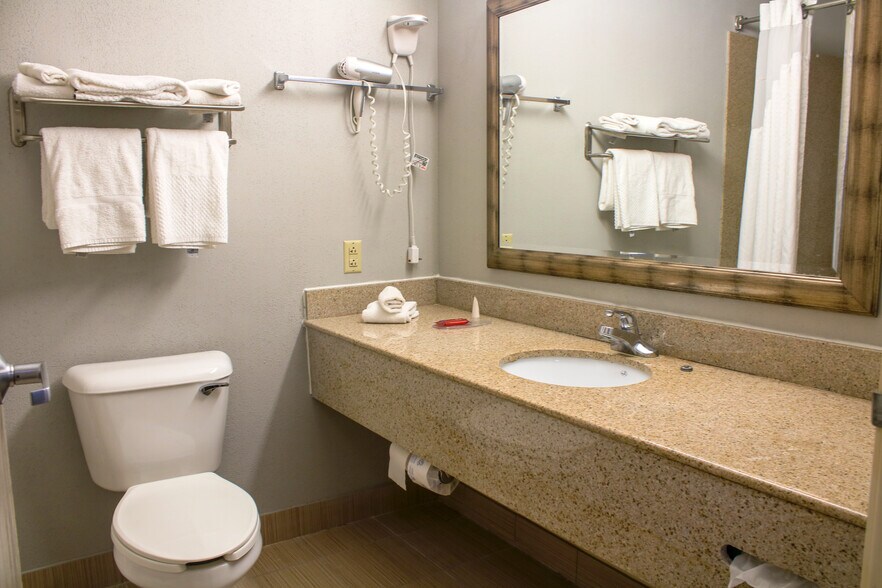 More Photos Of 19600 Elpers Rd, Evansville Hotel For Sale