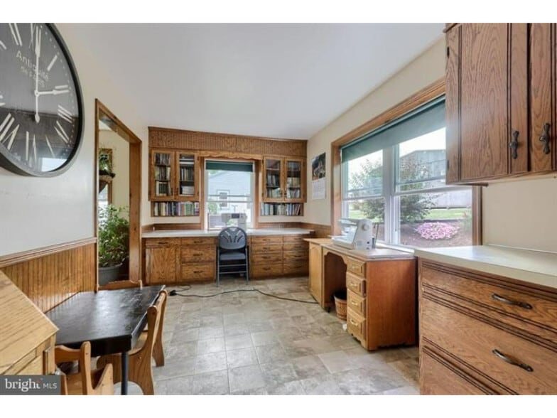 More Photos Of 240 Railroad Ave, Bird In Hand Flex For Sale