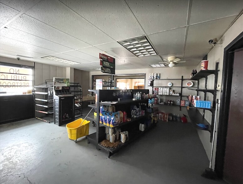 More Photos Of 510 E Main St, Atlanta Convenience Store For Sale