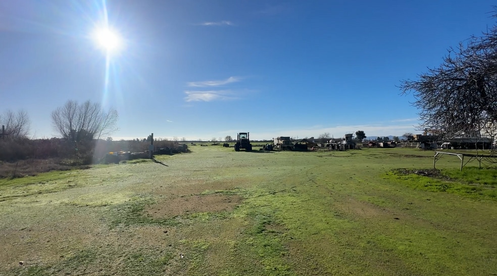 More Photos Of 6738 Greenbay Rd, Arbuckle Land For Lease