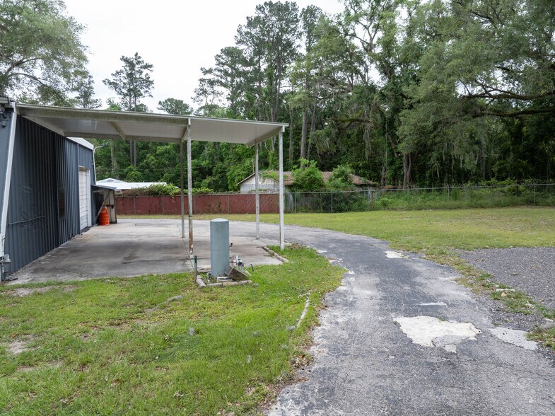 More Photos Of 2832 S Main Blvd, Lake City Auto Repair For Sale