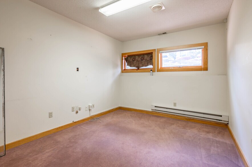 More Photos Of 74 Northeastern Blvd, Nashua Medical For Sale
