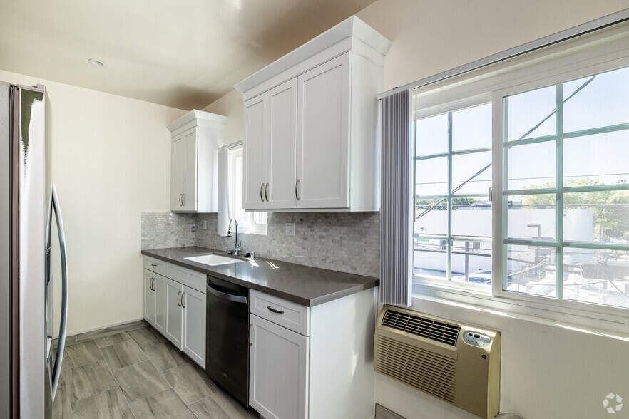 More Photos Of 8130 Norton Ave, West Hollywood Apartments For Sale