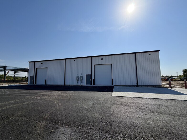 More Photos Of 830 Wesco Pky, Sheridan Warehouse For Lease