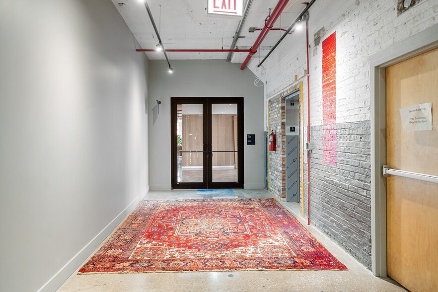 More Photos Of 1001 N North Branch St, Chicago Flex For Lease