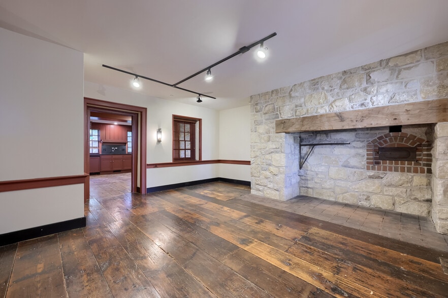 More Photos Of 711 Hartman Station Rd, Lancaster Office Residential For Lease