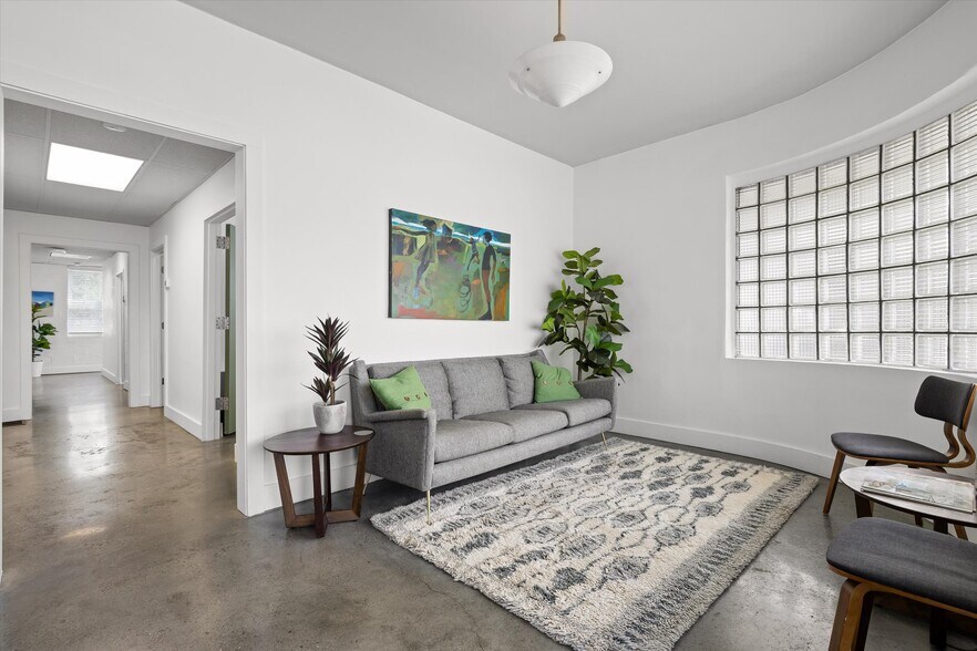 More Photos Of 525 Cherokee Blvd, Chattanooga Office For Lease