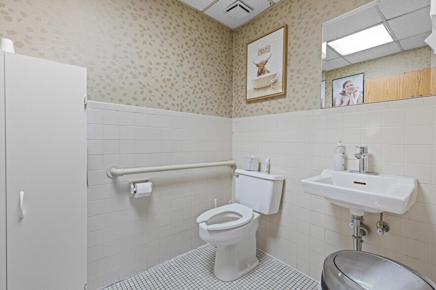 More Photos Of 393 Ramapo Valley Rd, Oakland Office Residential For Sale