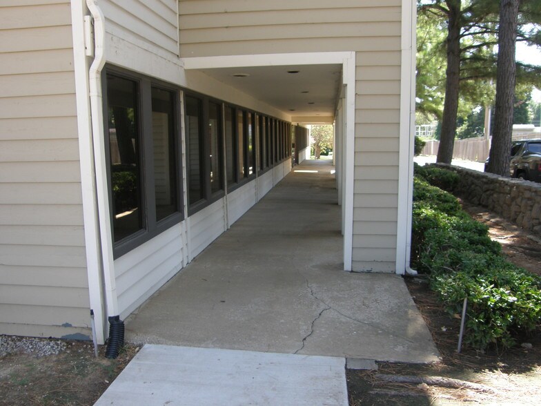 More Photos Of 2840 E 51st St, Tulsa Medical For Lease