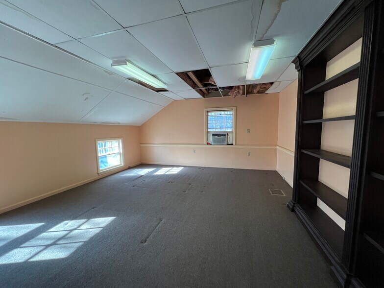 More Photos Of 80 Lafayette Rd, Hampton Falls Freestanding For Lease