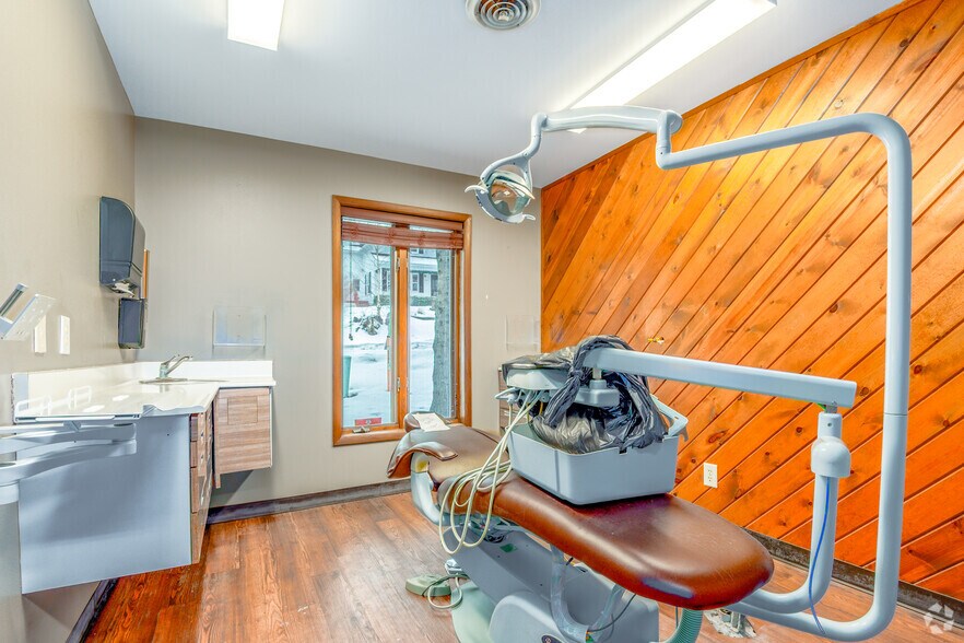 More Photos Of 200-202 S Cherry St, Wittenberg Medical For Sale