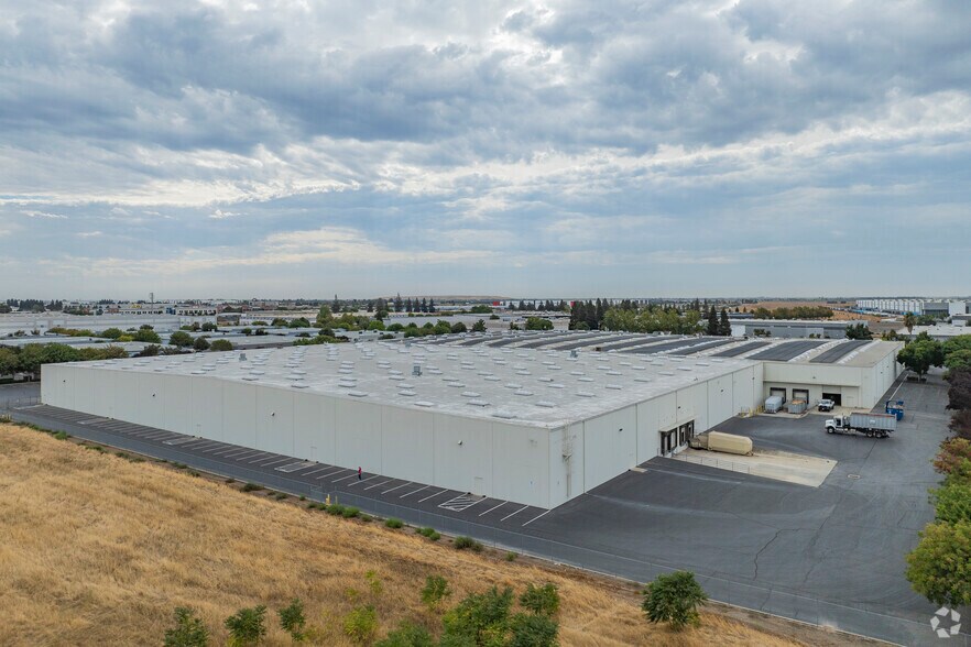 More Photos Of 2615 Boeing Way, Stockton Warehouse For Lease