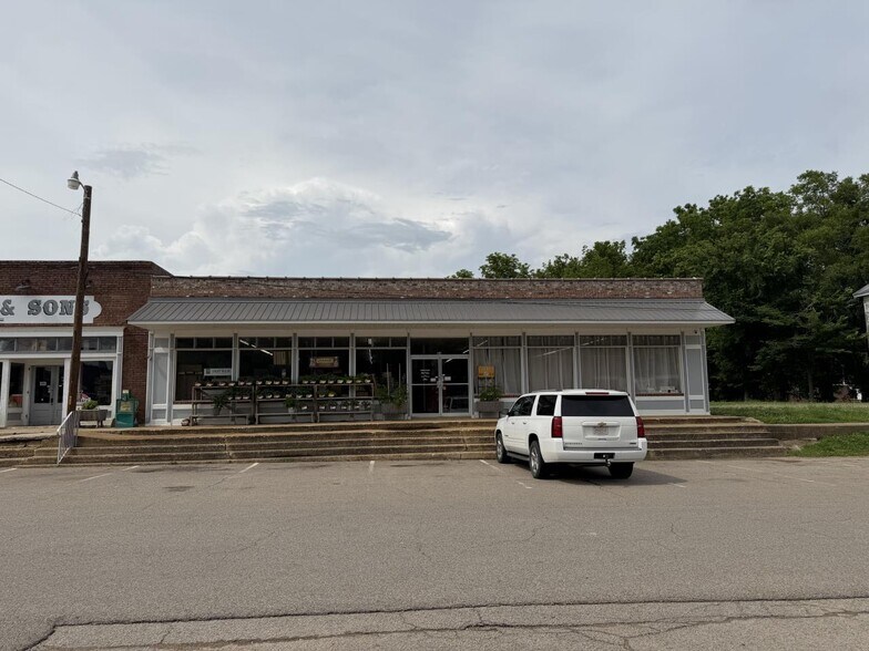 More Photos Of 114 Dogwood Ave, Middleton Auto Repair For Sale
